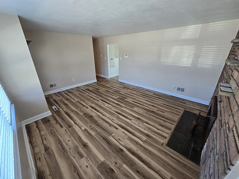236 W Granada Ave — Photo 3