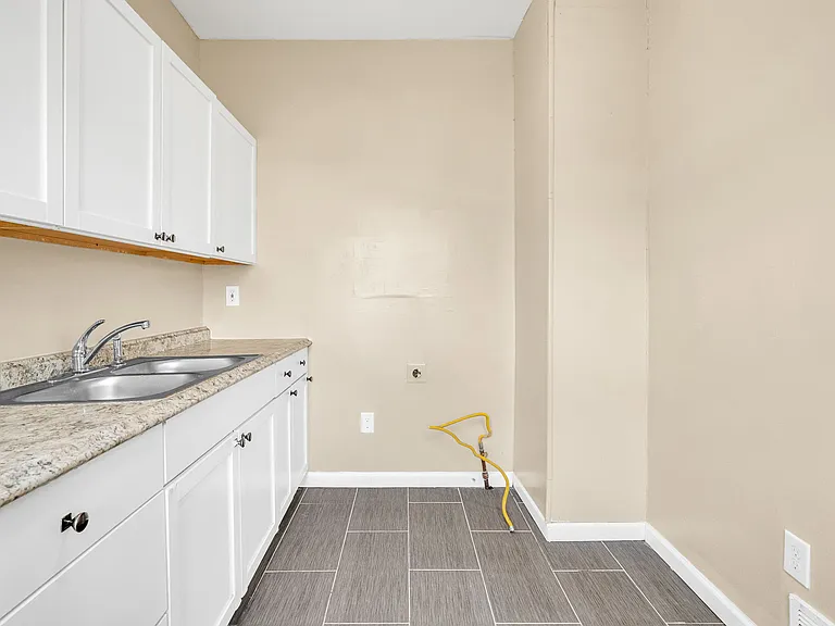 6423 Hazlett St — Photo 5