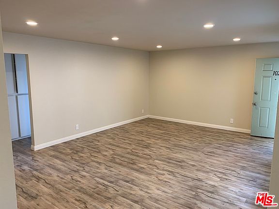 4th image of 727 W Hyde Park Blvd APT 102