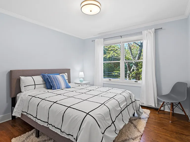 300 Marion Pl — Photo 13