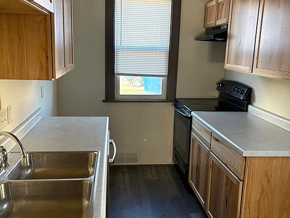 2nd image of 816 Elm Ave W