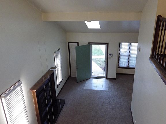 3rd image of 651 Hollomon Dr