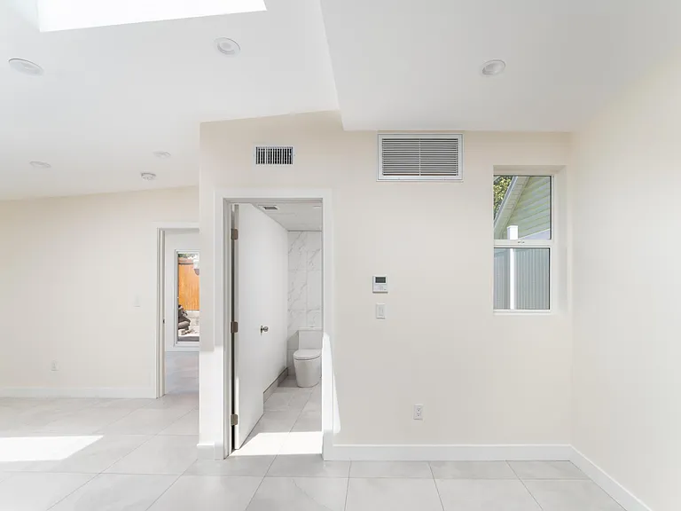 537 Spencer St #A — Photo 6
