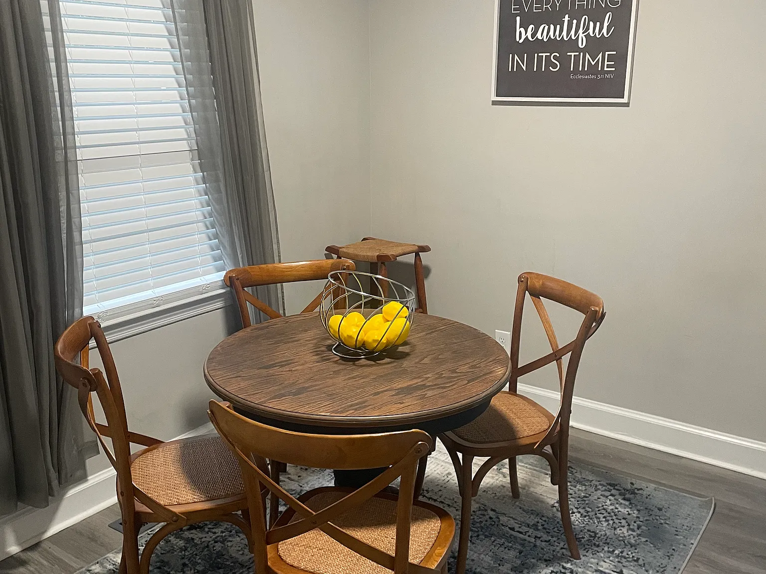 3 bed, 1100 sqft, $1,600 — Photo 2