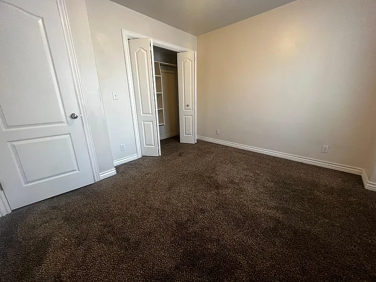 11 E 2200 S — Photo 24