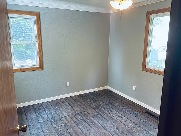 2215 Iowa St — Photo 10