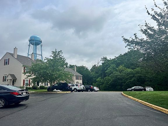 5th image of 630 Oaktree Ct