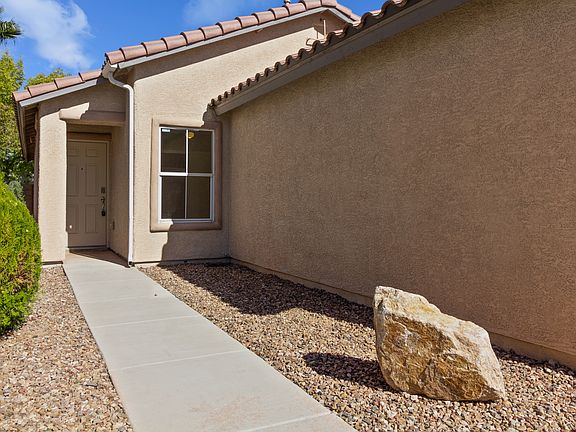 2nd image of 3576 Laguna Veneta Ave