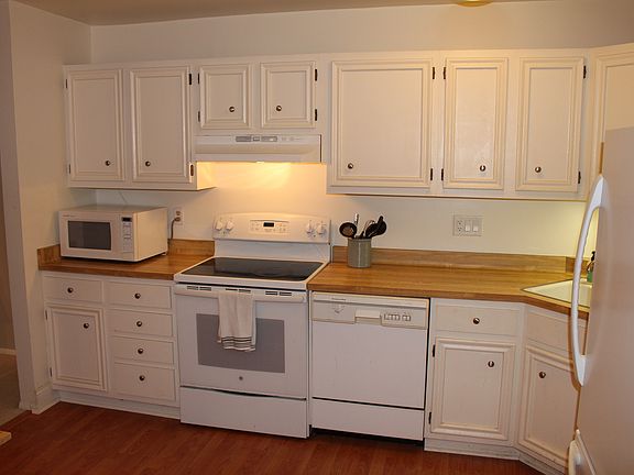 3rd image of 303 E Henry Clay St Unit 107