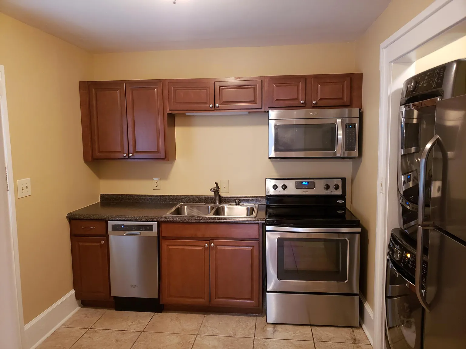 105 S McLemore Ave — Photo 1