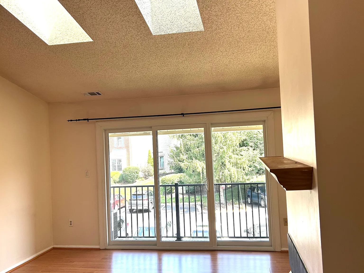 102 Woodward Ln — Photo 3
