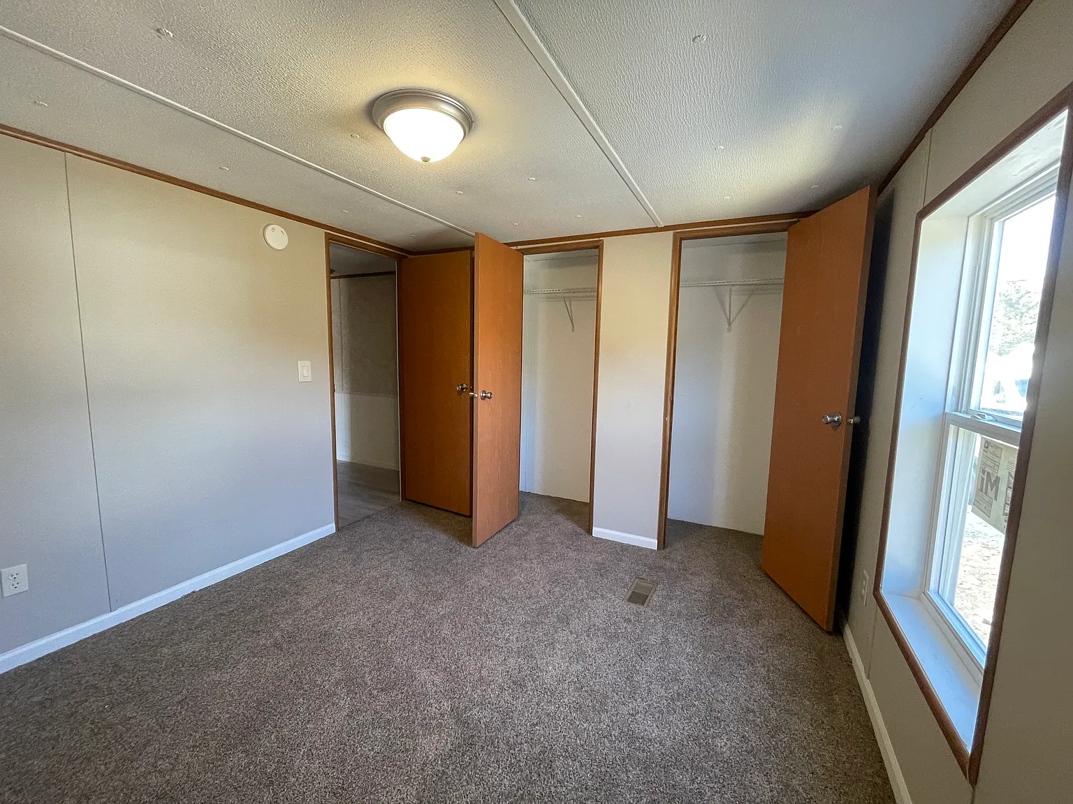 3 bed, 1000 sqft, $1,700 — Photo 3