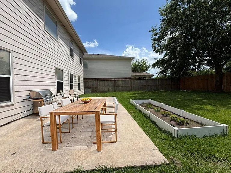 9011 Canton Park Ln — Photo 25