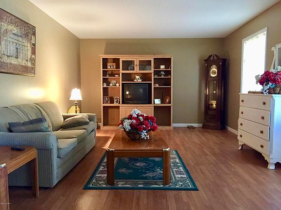 4th image of 238 E River Dr