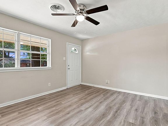 5th image of 84 W Windsor Dr