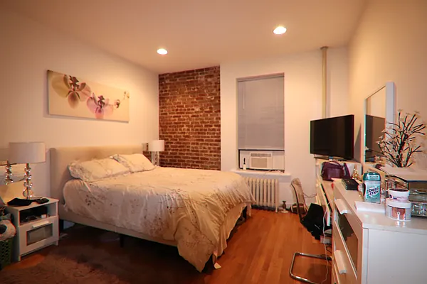 Rented by PMG Real Estate  | media 16