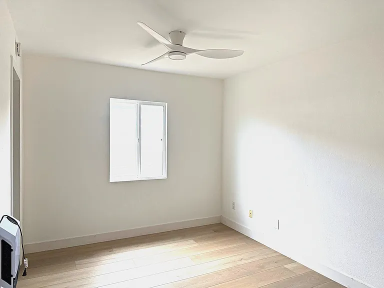 577 Florence St — Photo 23