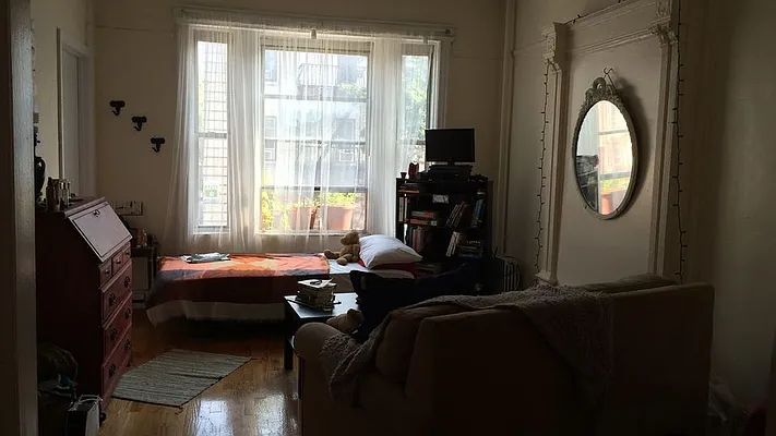 Rented by Nooklyn NYC LLC | media 19