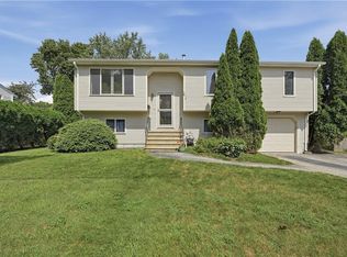 18 Lunn St, Riverside, RI 02915
