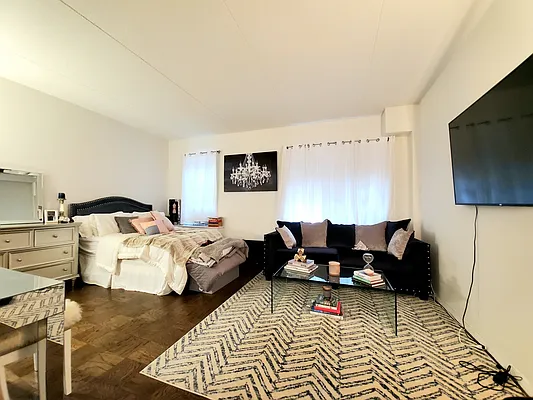 Rented by Bond New York | media 5