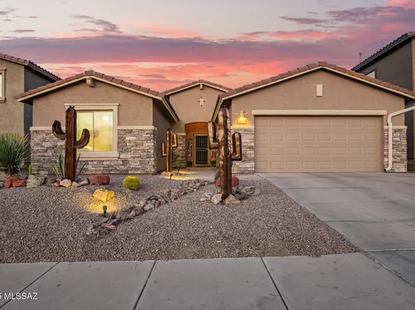 8072 N Wayward Star Dr, Tucson, AZ 85743
