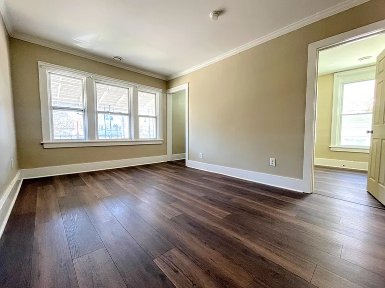 501 Plymouth Ave — Photo 1