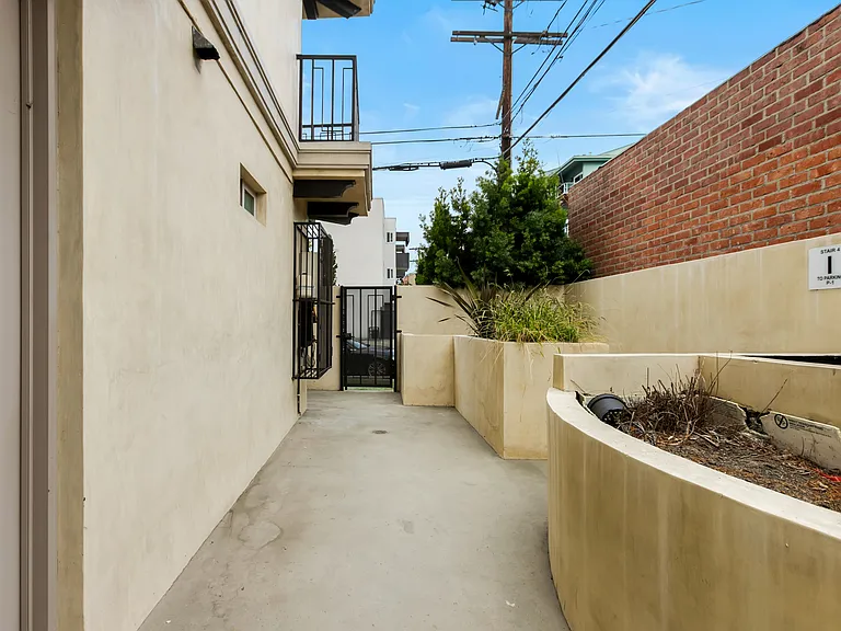 8520 Whitworth Dr #101 — Photo 26
