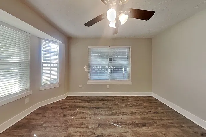 3 bed, 2.5 bath, 2043 sqft, $2,200 — Photo 3