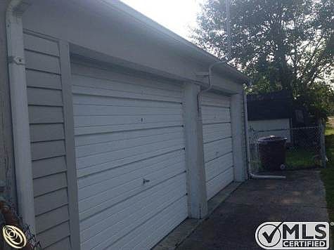 DOUBLE DOOR GARAGE