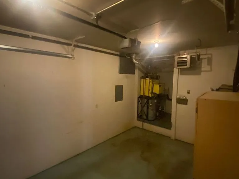 708 Perry St — Photo 17