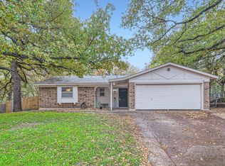 1032 Gladstone Ave, Azle, TX 76020