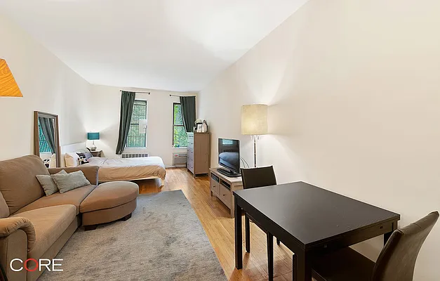 Rented by CORE | media 5