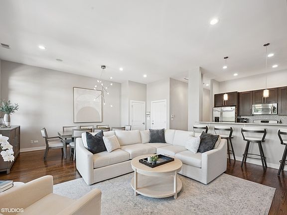 4th image of 3432 N Southport Ave #Penthouse