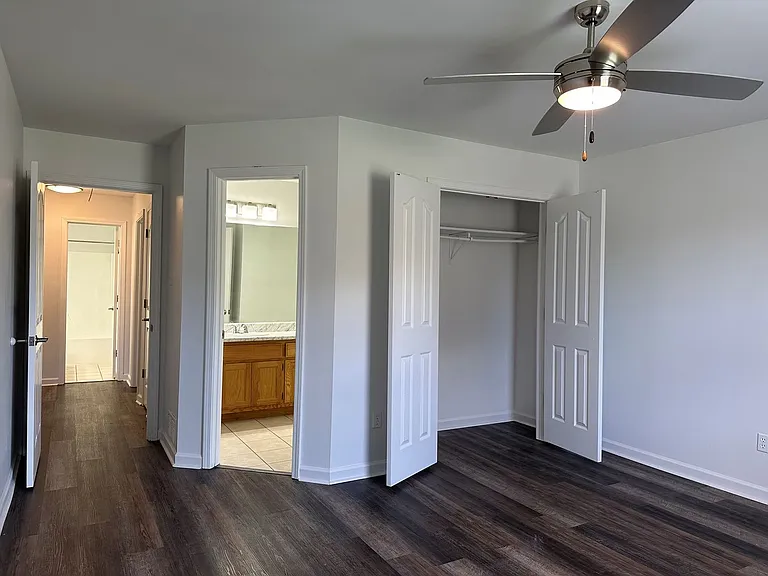 Fountain Square Apartments — Photo 21