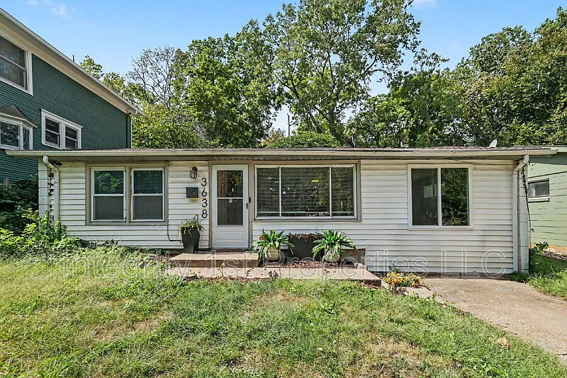 3 bed, 2.0 bath, 1410 sqft, $2,150 — Photo 2
