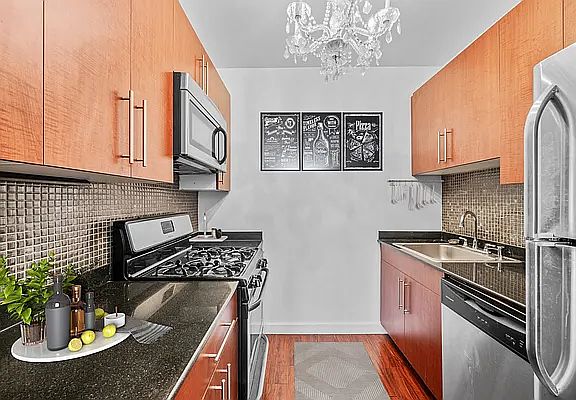 3rd image of 100 John St #2330
