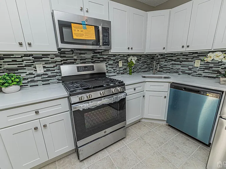 142 Darwin Ln — Photo 4