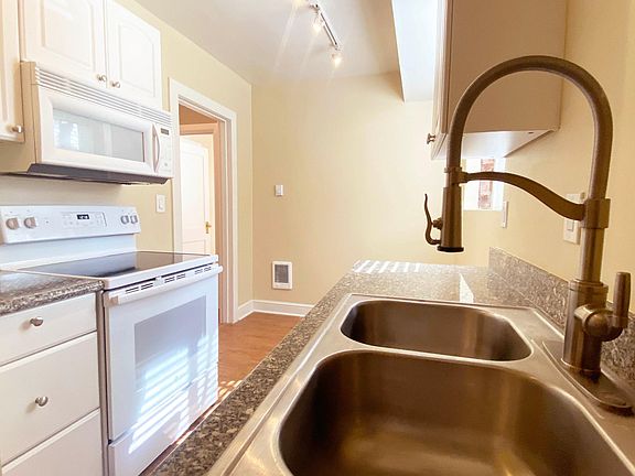 Dishwasher, Disposal, Built-in Micro, Glass-Top Range, Granite Counters