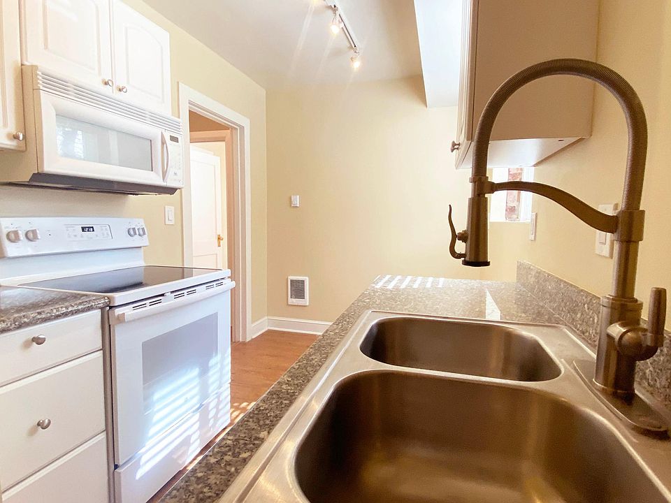 Dishwasher, Disposal, Built-in Micro, Glass-Top Range, Granite Counters