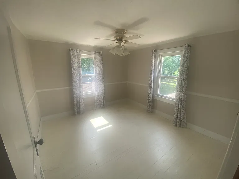 1668 N Longview St — Photo 5