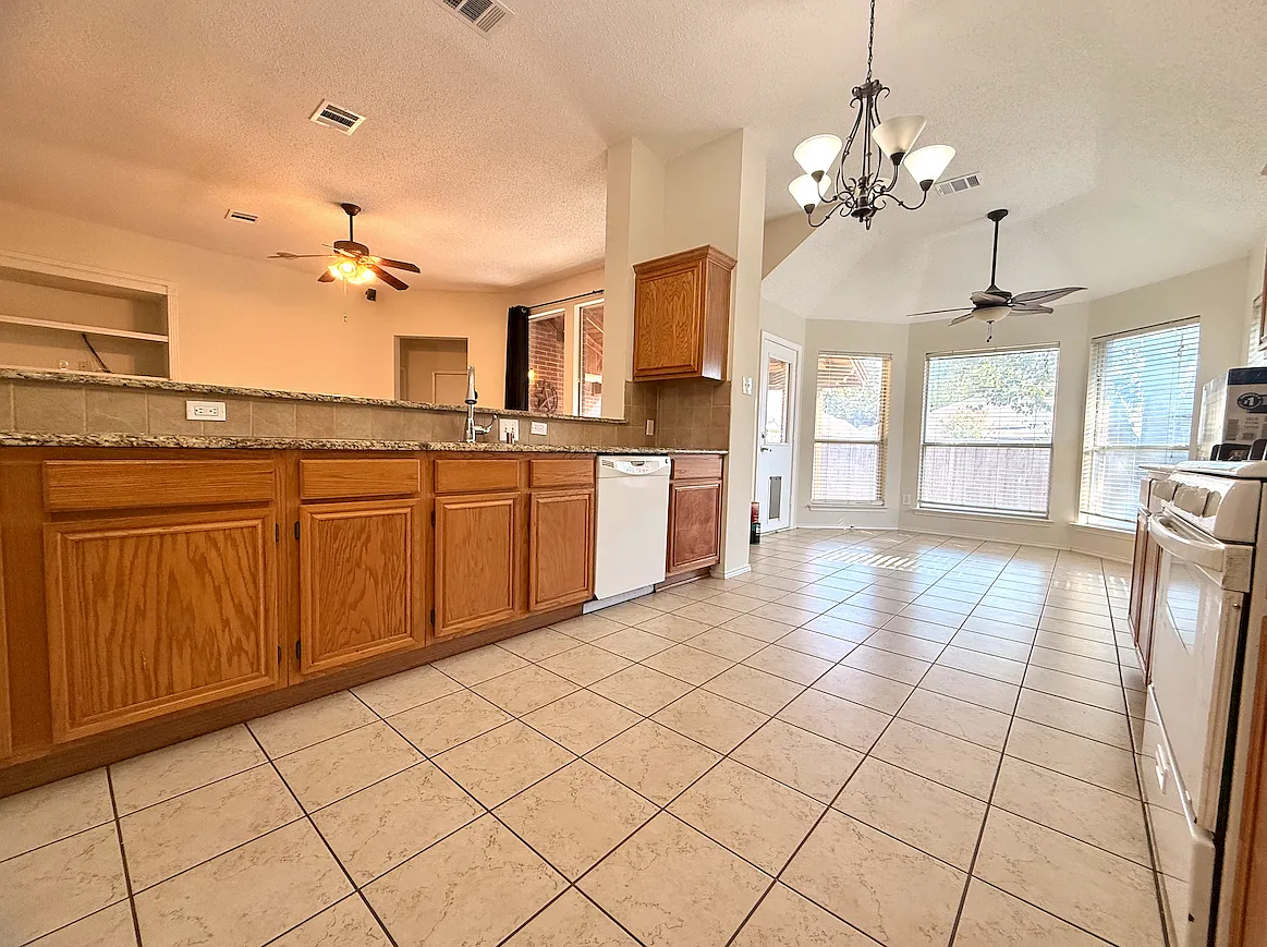 3 bed, 1886 sqft, $2,450 — Photo 4