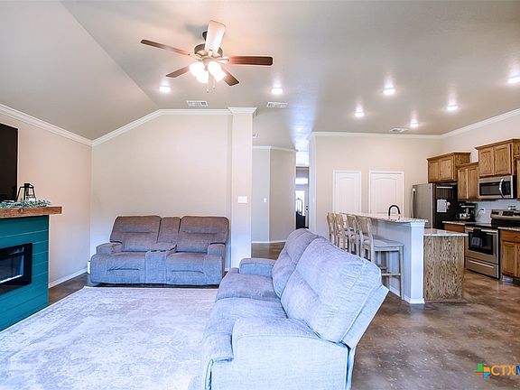 4th image of 1004 Damascus Dr