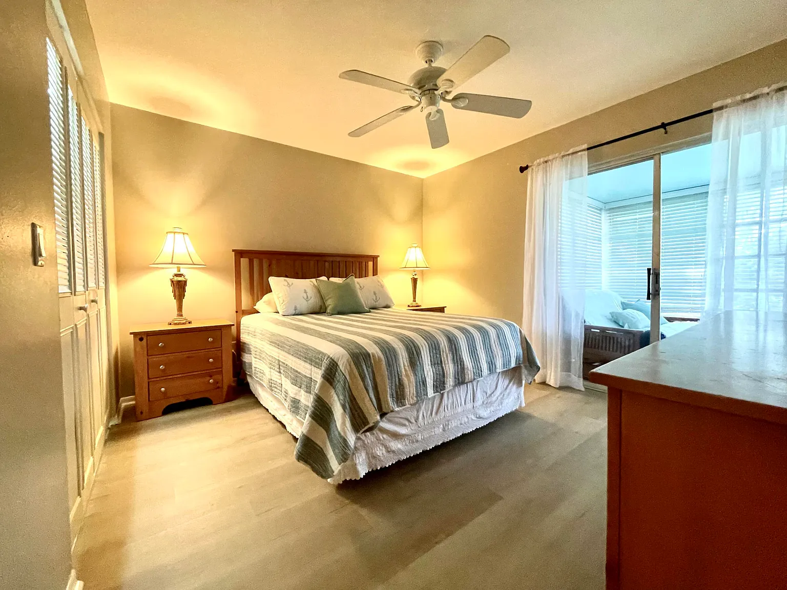 2 bed, 2.0 bath, 1005 sqft, $2,500 — Photo 4