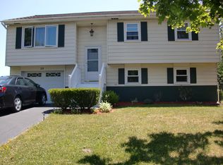 29 McDonald Dr, Cohoes, NY 12047