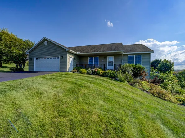 11124 E Meadow View Dr, Suttons Bay, MI 49682