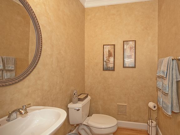 5th image of 9104 Hailes Abbey Ln