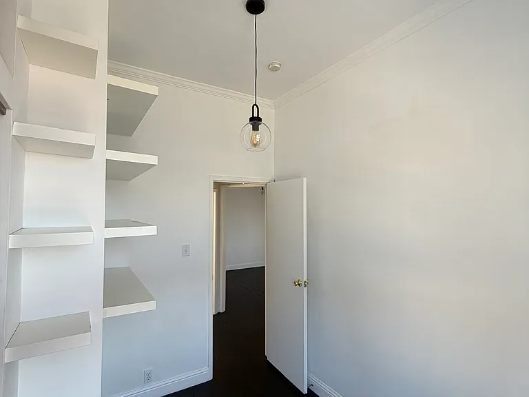 614 Jackson St — Photo 11
