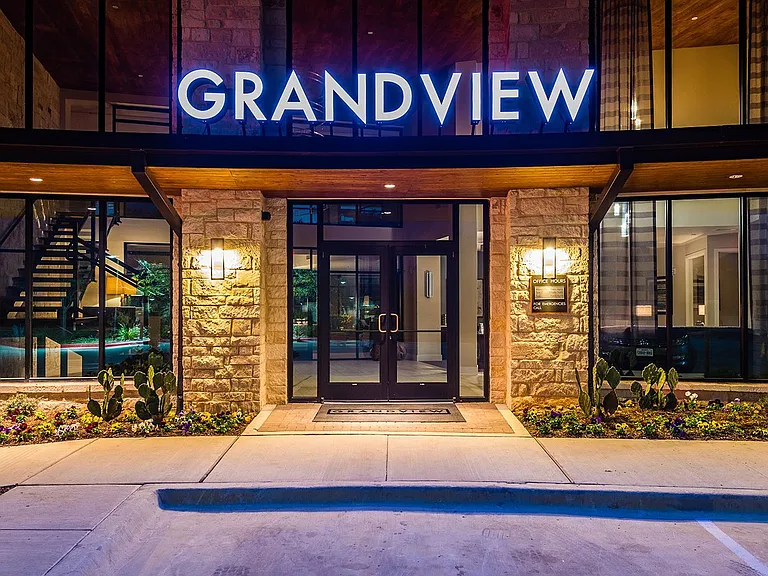 Landmark Grandview — Photo 2