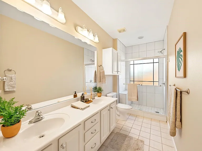 2406 Calumet St — Photo 11
