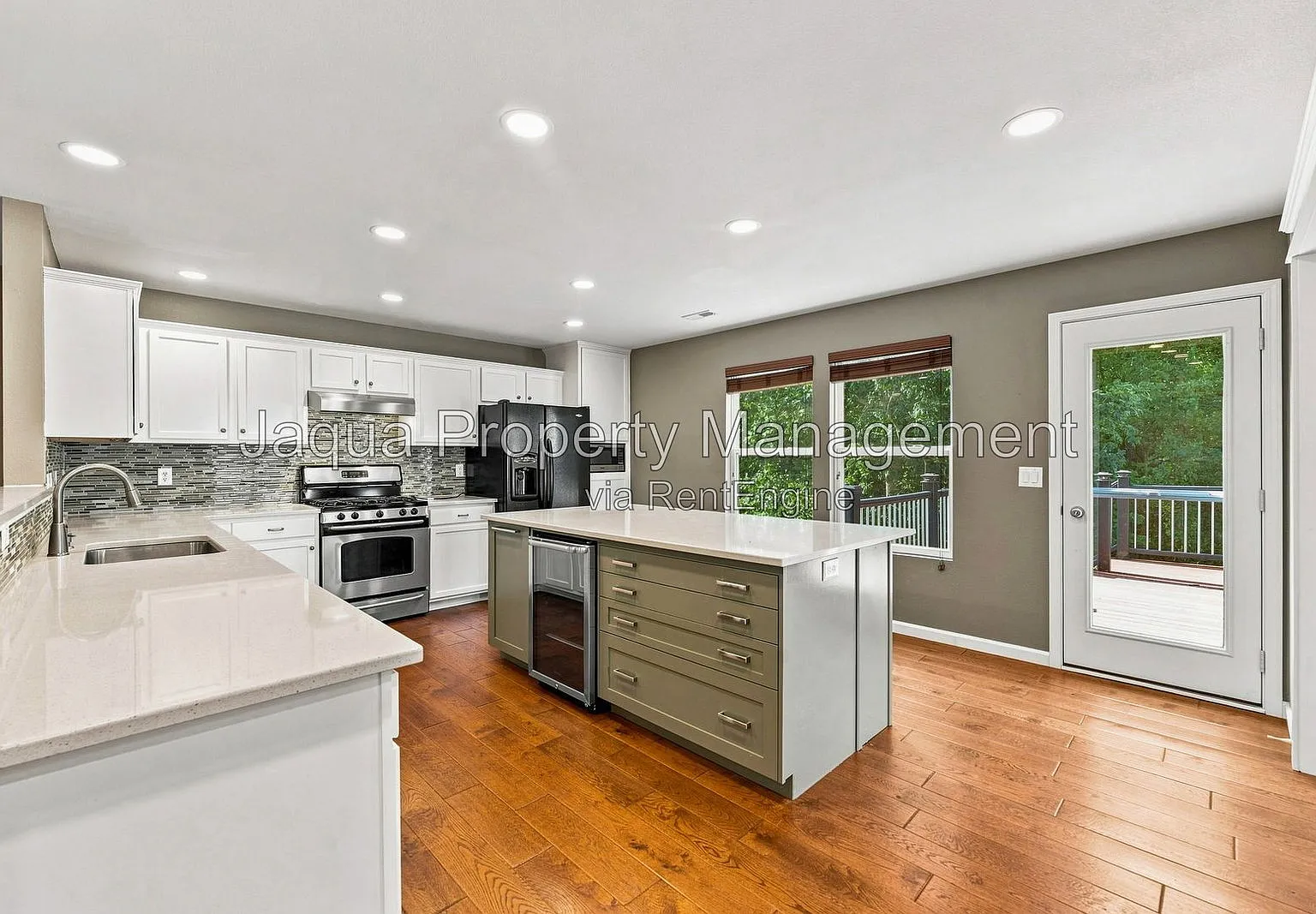 4 bed, 4.0 bath, 2847 sqft, $2,800 — Photo 2